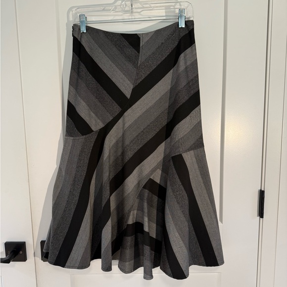 Nygard Collection Elegant Black and Gray Striped Skirt. 6P - Picture 2 of 11